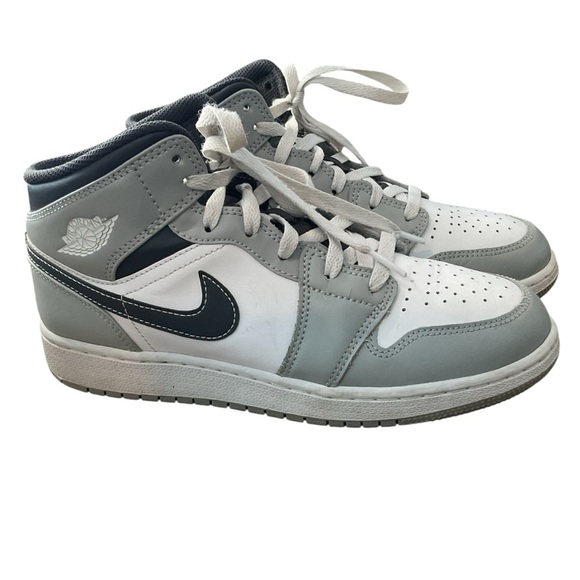 Jordan 1 Mid “Light Smoke Grey” Size 7 youth (women’s 8.5) EUC - Picture 1 of 7